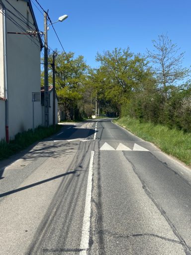 Montcourant-la Beffe Route dangereuse pour les piétons